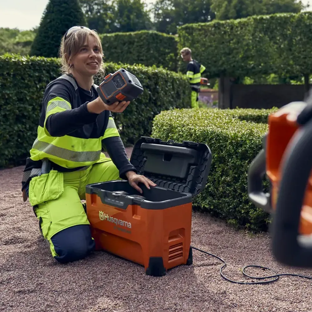 Ładowarka akumulatora Husqvarna 40-C1000X4