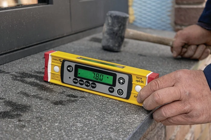 Stabila poziomica elektroniczna TECH 196 DL ( 4000857028 ) 23 cm ± 0,5 mm/m ± 0,5 mm/m