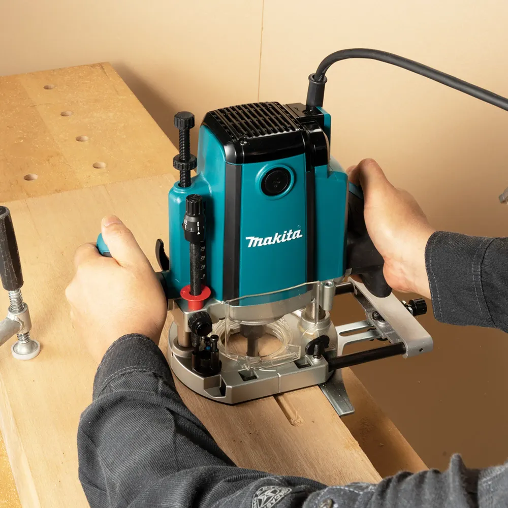 Frezarka pionowa Makita RP1803FX08 1650W