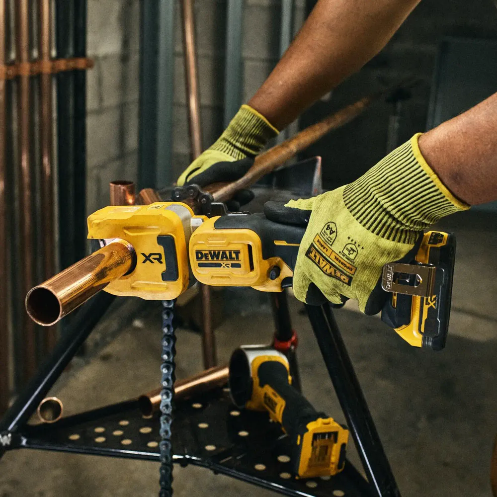 Obcinak do rur Dewalt DCE154N-XJ 18 V