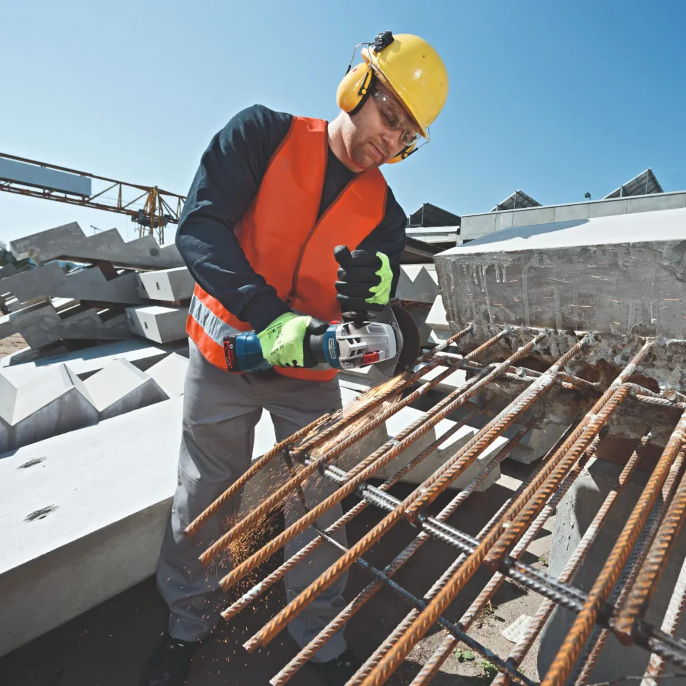 Bosch GWS 18V-10 Professional akumulatorowa szlifierka kątowa 18 V 125 mm bezszczotkowa ( 06019J4002 ) Solo - bez akumulat...
