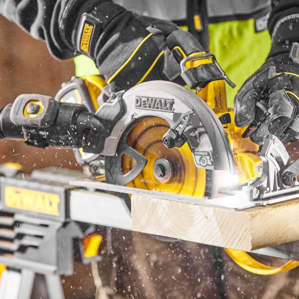 DeWalt DCS 573 M2T Akumulatorowa pilarka tarczowa 18 V 190 x 30 mm bezszczotkowa + 2x akumulator 4,0 Ah + ładowarka + TSTAK