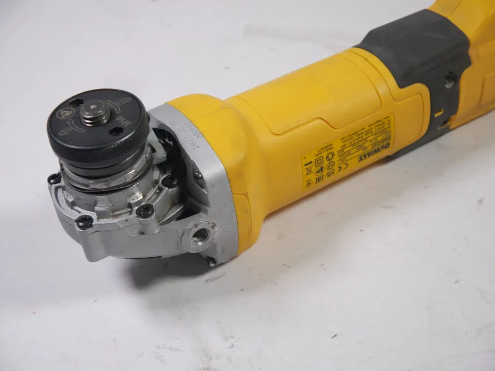DeWalt DWE 4257 KT Szlifierka do betonu / szlifierka kątowa 1500 W z tarczą garnkową w walizce TStak