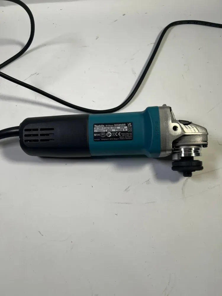 Szlifierka kątowa Makita 9558 HNRX1 840 W 125 x 22,23 mm 11 000 obr.