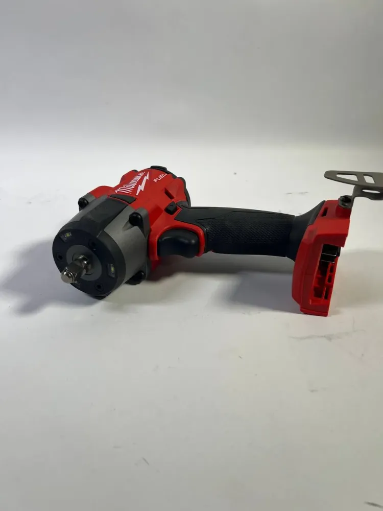 Milwaukee M18 FMTIW2F38-0 Akumulatorowy klucz udarowy 18 V 745 Nm 3/8" Brushless Solo - bez akumulatora, bez ładowarki