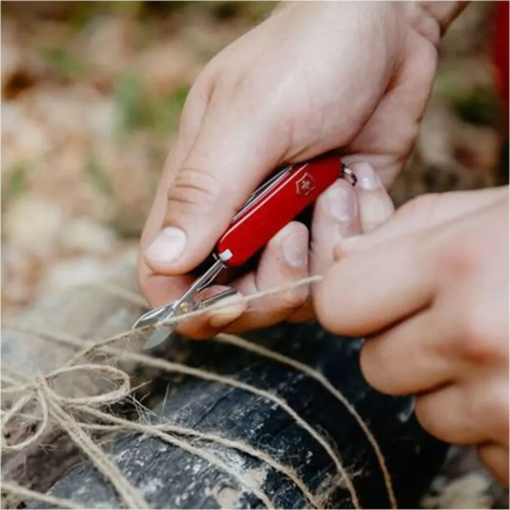 Nóż wielofunkcyjny Victorinox Classic SD 7 funkcji, 58 mm Swiss Made, czerwony