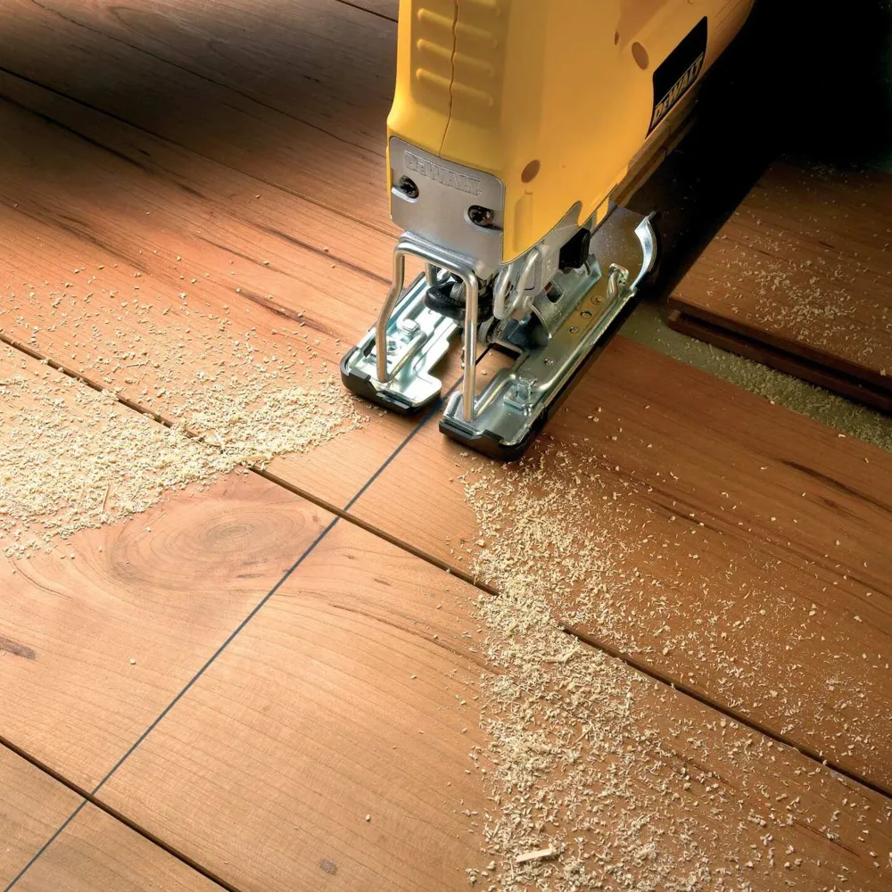 Pił szablasta Dewalt DW341K-QS 550W
