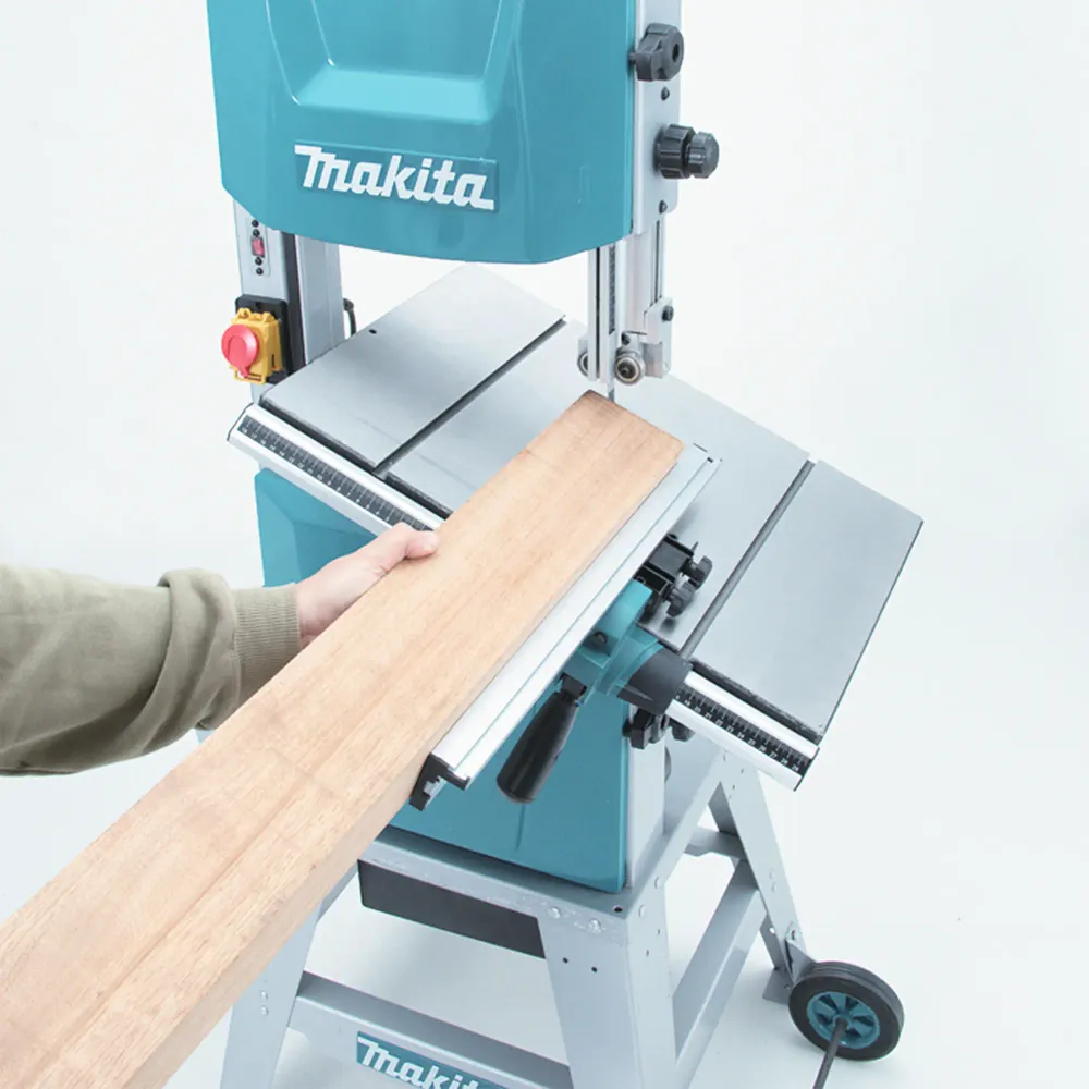 Pił taśmowa Makita LB1200F 900W