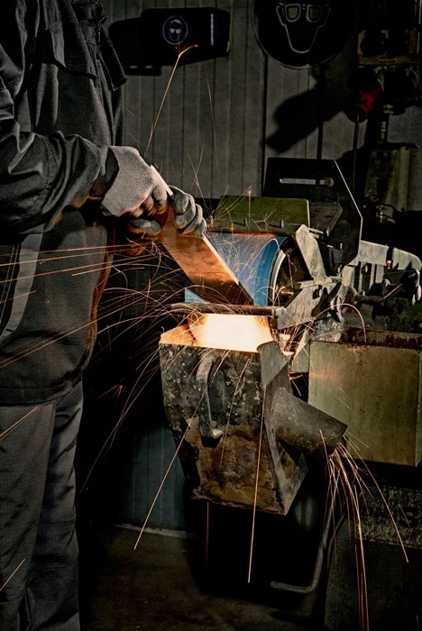 Pas ścierny Klingspor CS 411 X ( 8000352401 ) Długość 2000 mm Szerokość 100 mm Ziarnistość 36 Korund cyrkonowy
