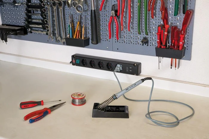 Brennenstuhl listwa gniazdowa Bremounta ( 8000594293 ) kabel 5-drożny l.3m z zabezpieczeniem przed dziećmi