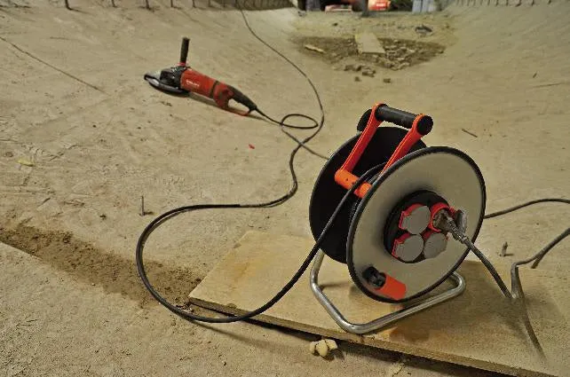 Zwijacz kabla Brennenstuhl professionalLINE SteelCore ( 8000809075 ) 40 m gumy 3 x 1,5 mm² izolowany blachą stalową IP44